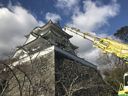 クレーンでの部材搬入風景