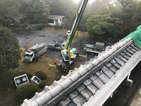 クレーンでの部材搬入風景(上から)